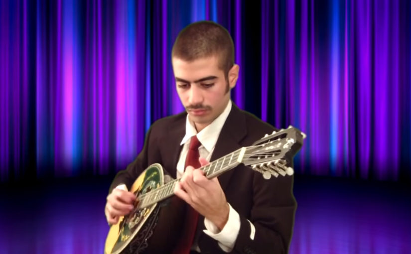 המוזיקאי ונגן הבוזוקי יוסי אהרון